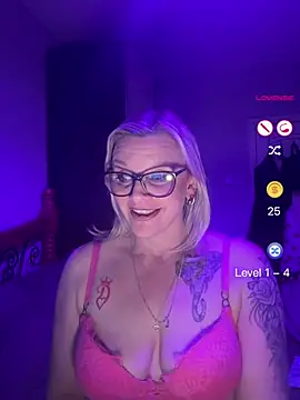 Curvy-Cleo online show from April 27, 8:06 pm