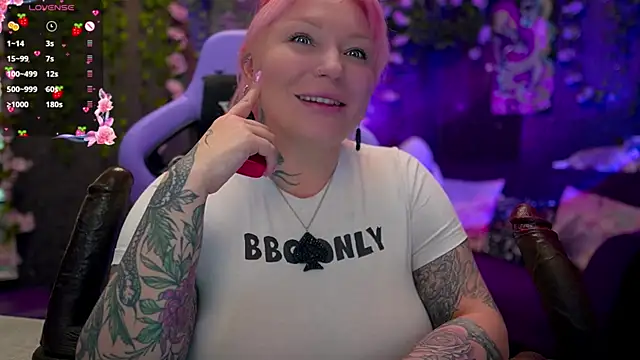 Snapshot of BlackedBarbie chatting on October 16, 7:05 pm BlackedBarbie online show from October 16, 7:05 pm