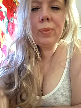Irina3718 online show from April 28, 3:16 pm