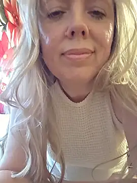 Irina3718 online show from June 18, 3:17 pm