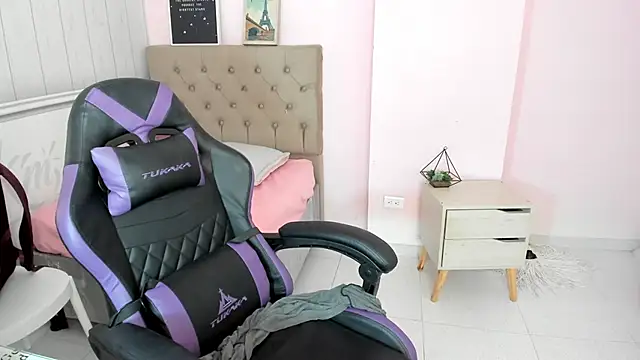 Tania Duque online show from December 22, 2:42 pm