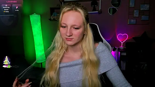 madam uliis online show from December 1, 10:19 am