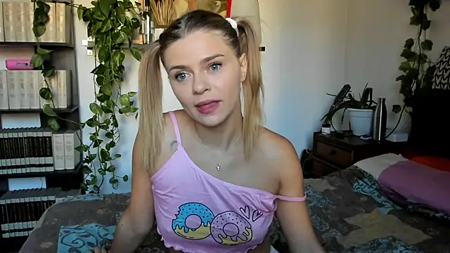 HaleyReedme online show from September 25, 8:02 am