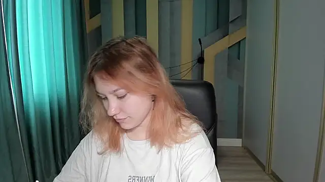 AngelinaLow online show from April 30, 11:26 am