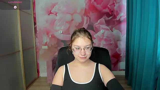 AngelinaLow online show from October 13, 11:24 am