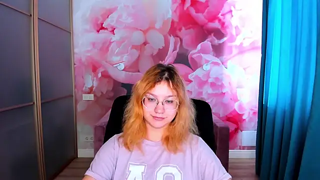 AngelinaLow online show from March 8, 6:28 am