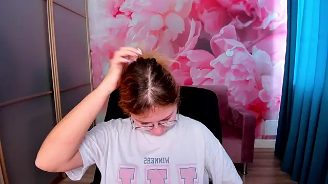 AngelinaLow online show from February 22, 6:25 am