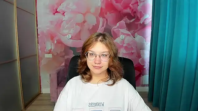 AngelinaLow online show from October 20, 11:24 am