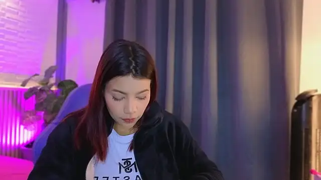 TiffanyWalk online show from December 15, 10:42 am