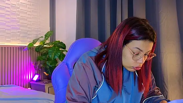 TiffanyWalk online show from November 3, 11:14 am