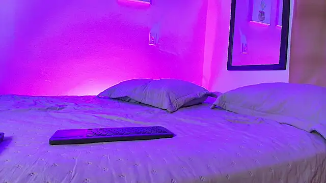 pleasurecompany3 online show from February 1, 5:39 am