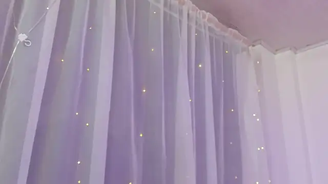 Pretty Johnson  online show from November 18, 11:33 am