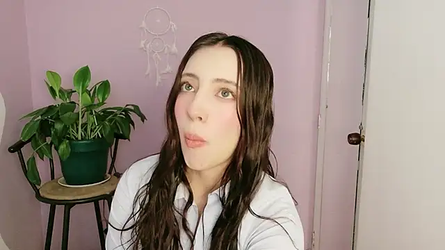 Rebbecawhite meow online show from May 18, 2:23 pm