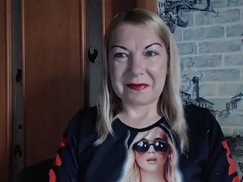 Lillia Ray online show from May 13, 7:03 am