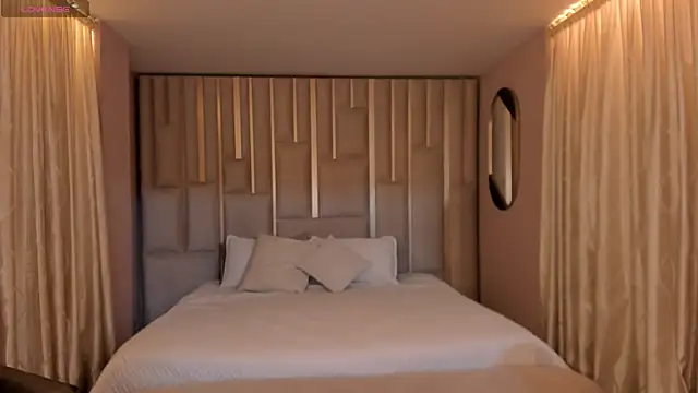 MaiaCollins online show from December 2, 6:10 pm