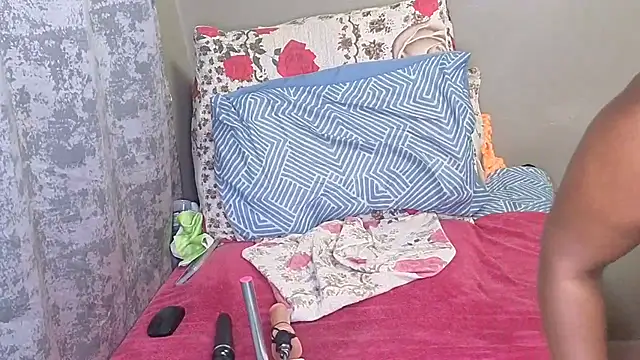 spicybootie online show from December 1, 6:21 pm