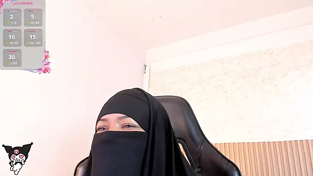 Layla arabelle online show from June 2, 8:10 pm