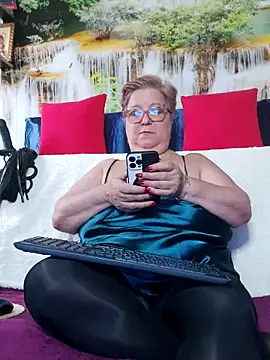 QueenPammy1 online show from November 16, 7:21 am