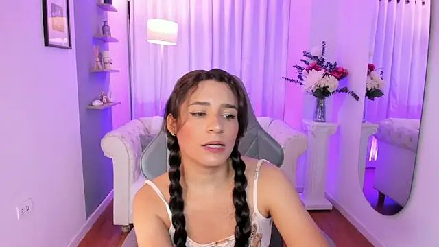 hanna mils online show from June 23, 11:30 am