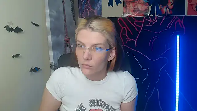 VanessaRey  online show from April 30, 4:12 pm