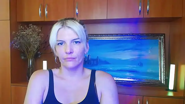 VanessaRey  online show from August 4, 9:37 am