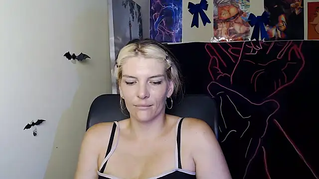 VanessaRey  online show from August 6, 6:20 am