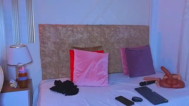 angelinarouse  online show from June 28, 4:08 am