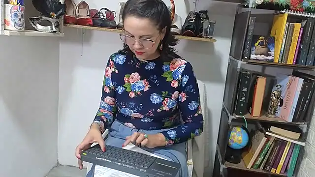 Amadamilf1980 online show from June 11, 9:55 pm