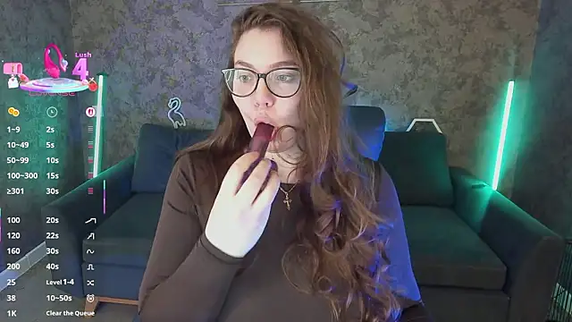 LuxSopphia online show from March 15, 8:11 pm