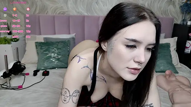 CarolineTenders online show from October 1, 2:05 am