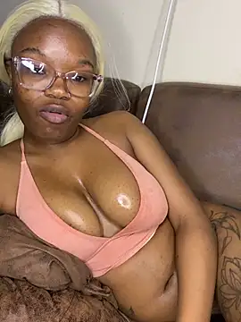 YummyMelanin117 online show from July 25, 9:33 pm
