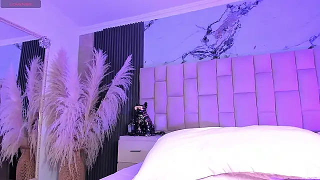 candyandmarilyn online show from June 14, 2:24 am