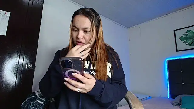 lovehotpink online show from January 9, 1:54 am