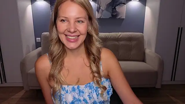 MelanieBennett online show from September 26, 6:33 am