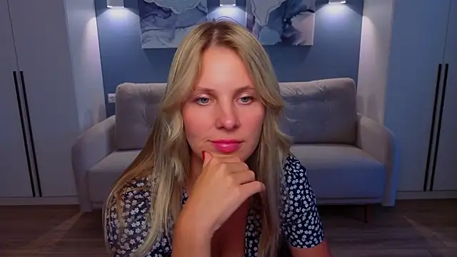 MelanieBennett online show from June 29, 10:15 am