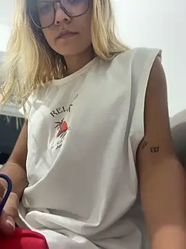 Pretty roxxyy online show from June 30, 1:05 am