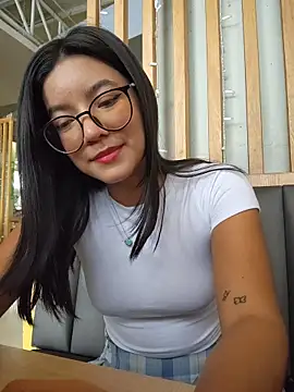 Pretty roxxyy online show from December 2, 1:57 pm