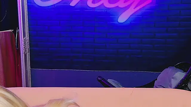 AlessiaCroft online show from June 13, 4:21 am
