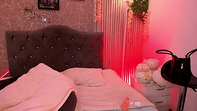 mialeia01 online show from March 15, 8:55 pm