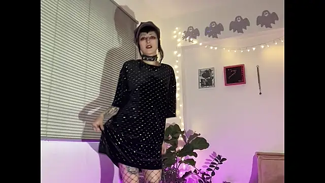 ELENA UMBRA online show from January 6, 9:40 pm