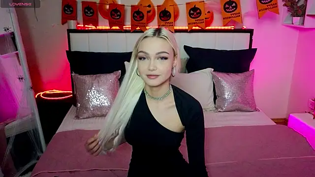 LinaLirian online show from October 29, 1:58 pm