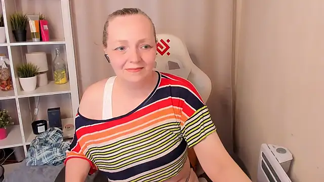 Karen Villis online show from May 3, 11:57 am