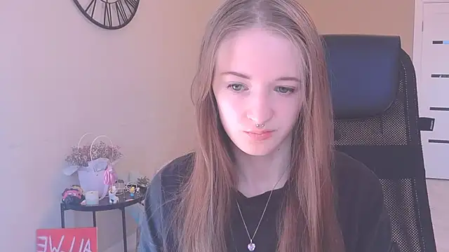 Snapshot of KateKayer chatting on September 9, 8:25 am KateKayer online show from September 9, 8:25 am
