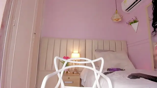  lucia 18 online show from June 6, 1:06 pm