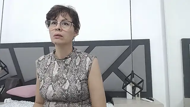 amanda ramirez online show from June 5, 8:15 pm