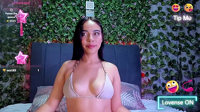 Snapshot of evelin_33 chatting on October 5, 1:43 am evelin 33 online show from October 5, 1:43 am