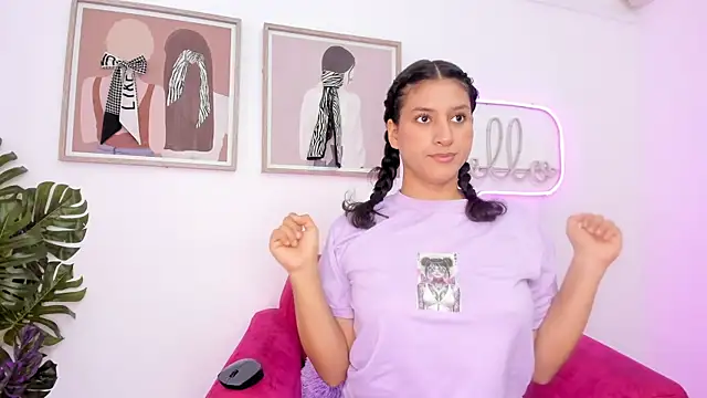 niia7 online show from June 30, 7:24 pm