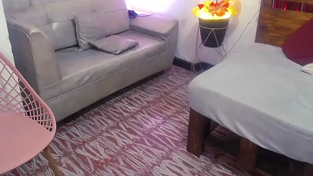 Yeseniaa25  online show from December 20, 4:55 pm