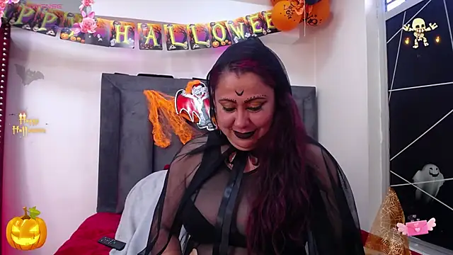 EmmaJhomson online show from October 28, 8:25 pm