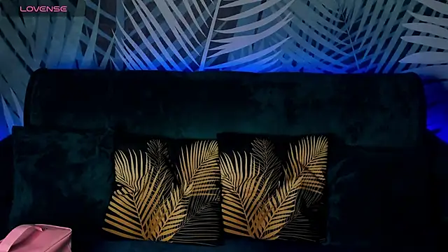 ChristyCrayme online show from December 13, 10:05 pm